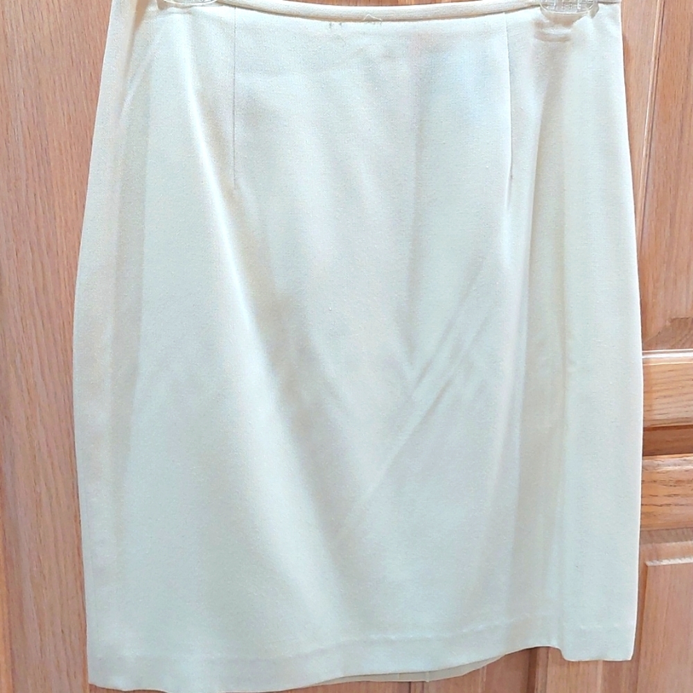 Casual Corner Signature Classic Skirt